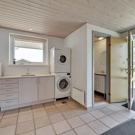 Nanette - 300m To The Fjord By Interhome *